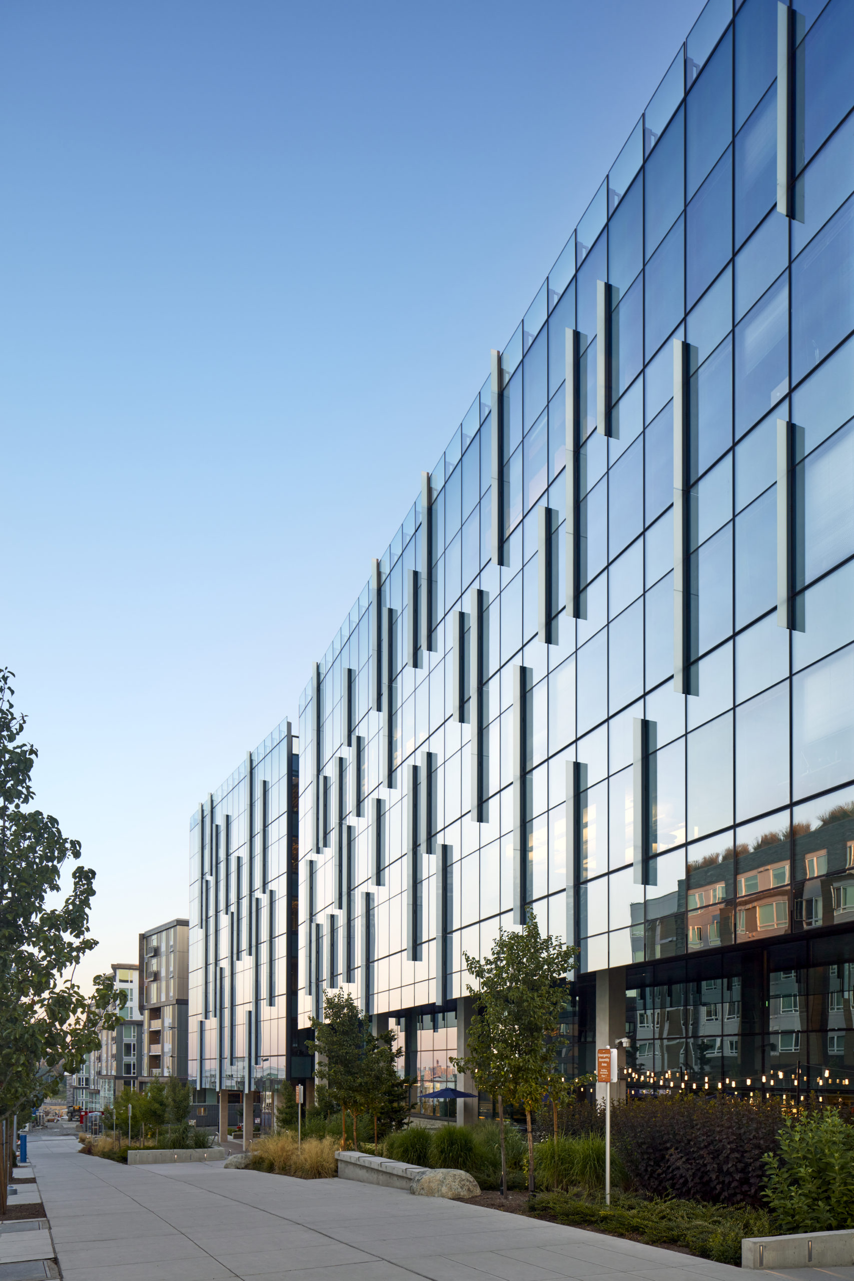 One Esterra Park | image 1